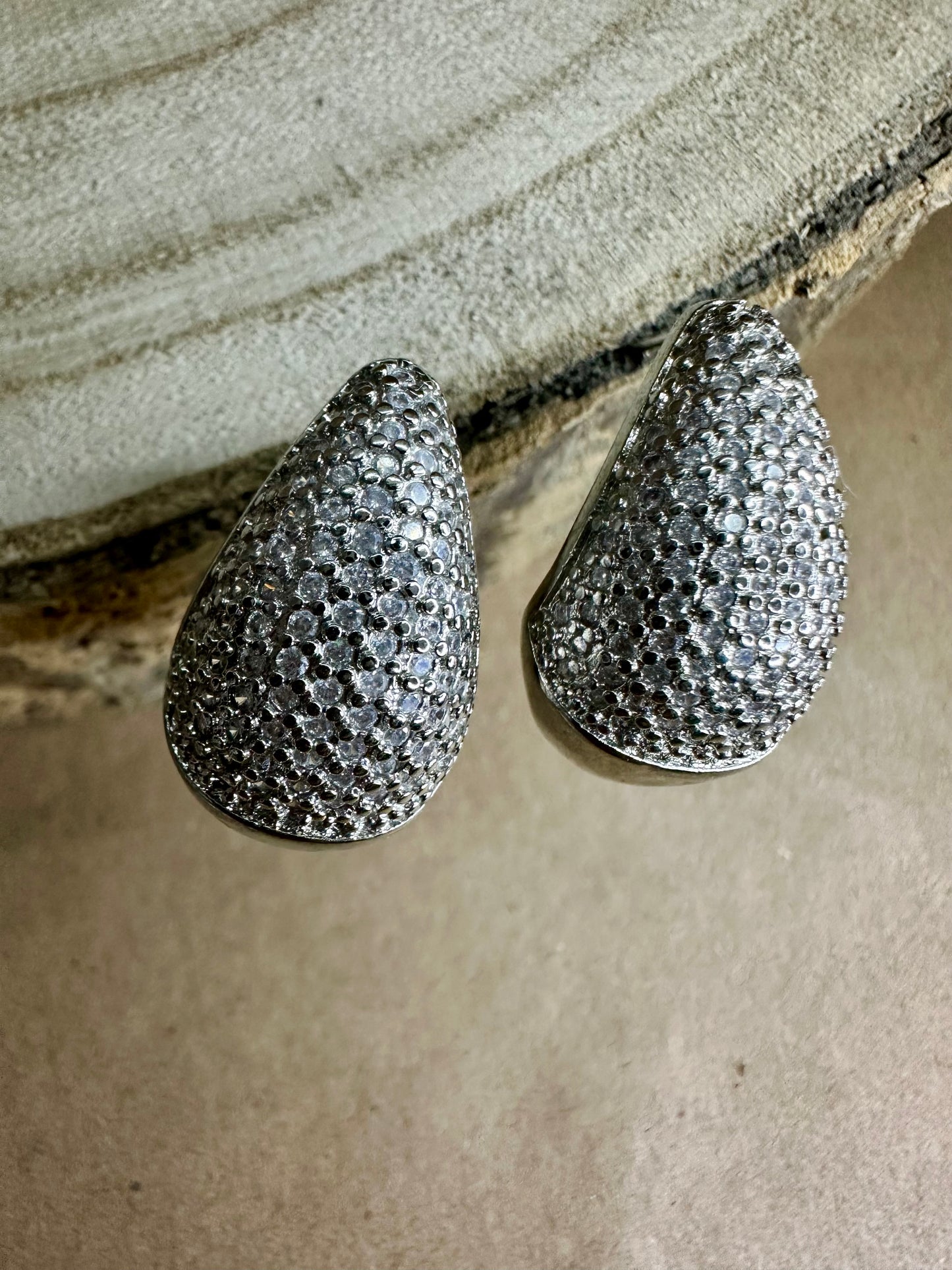 Brincos Gota com Brilhantes - Prateado